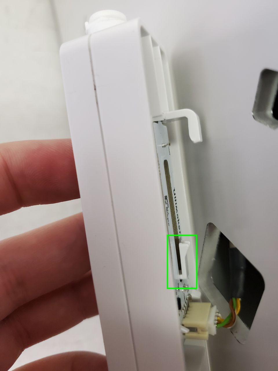 4_-_Decoupler_Locking_Tab_Reference__1_.jpg