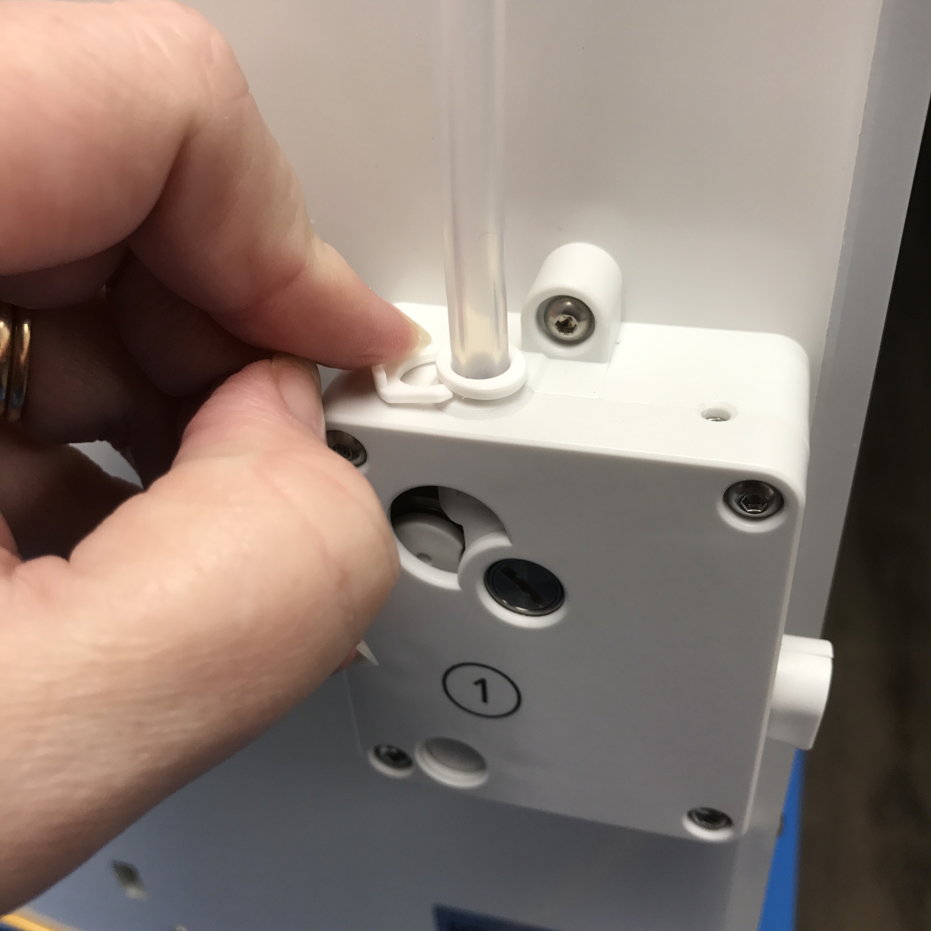 1_Remove_Clamp_Clip.JPG